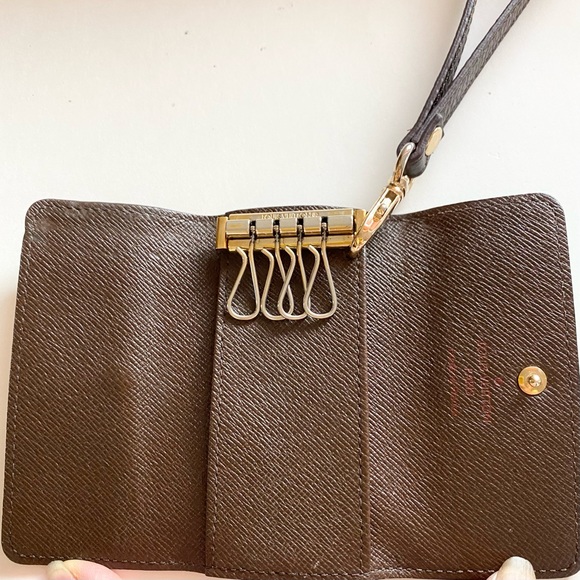 LOUIS VUITTON DAMIER EBENE 4 KEYS - Picture 6 of 13